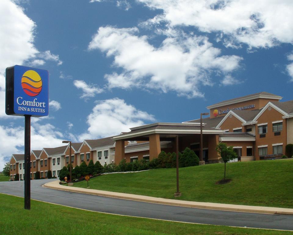 Comfort Inn & Suites North East Exterior photo