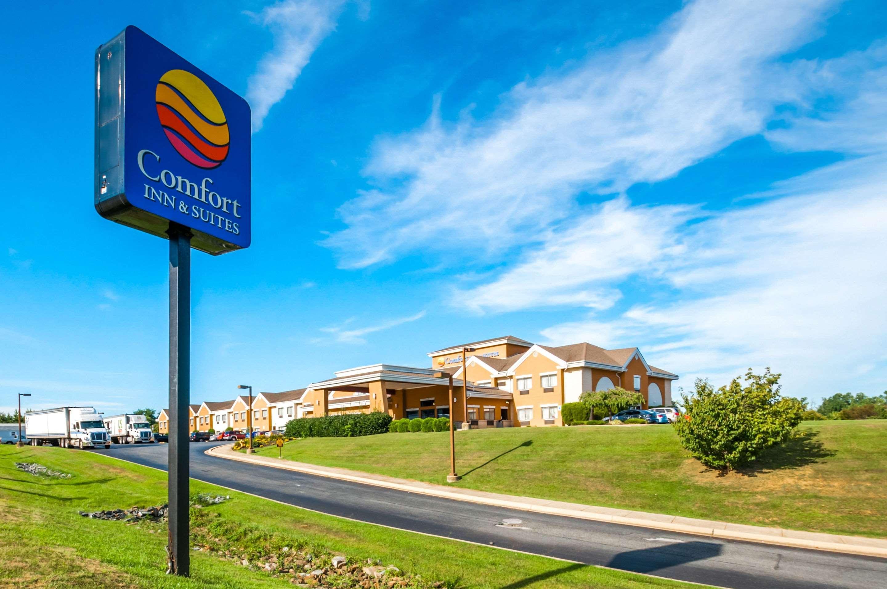 Comfort Inn & Suites North East Exterior photo